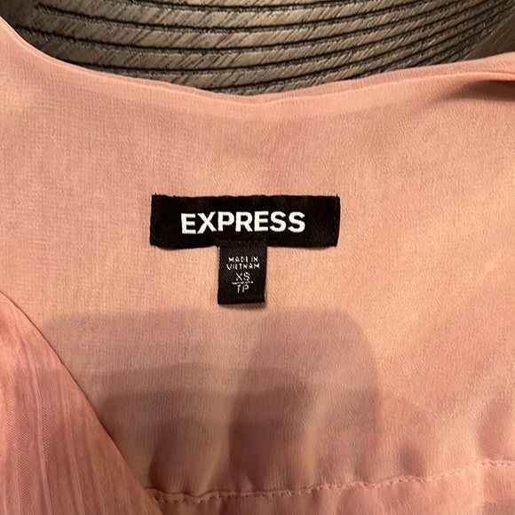 Express dressy pink low cut tank top - size xs - Picture 2 of 4